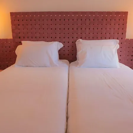 אכסניה & Suites קמיניה