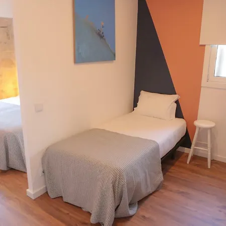 & Suites Hostel *