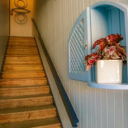 Hostel & Suites